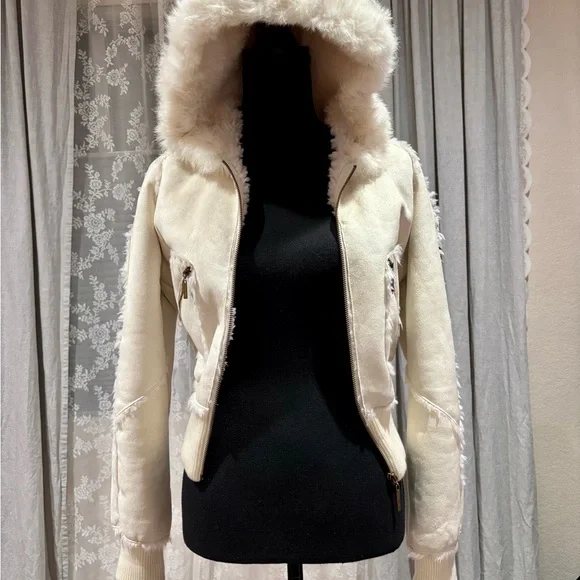 Bebe Women's Cream Jacket
Size S Excellent Condition - Picture 1 of 7